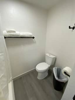 Queen Room Near Silverwood Theme Park | Room 1 - Image 5