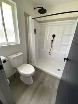 2 Queen Beds Near Silverwood Theme Park | Room 10 - Image 4
