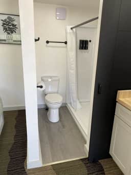 2 Queen Beds Near Silverwood Theme Park | Room 3 - Image 5