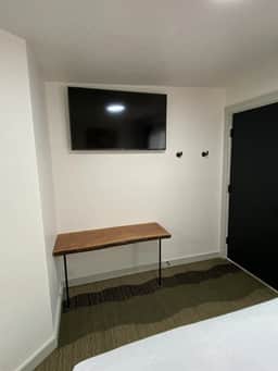 Queen Room Near Silverwood Theme Park | Room 5 - Image 4