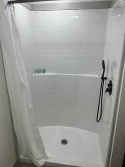 Queen Room Near Silverwood Theme Park | Room 5 - Image 3