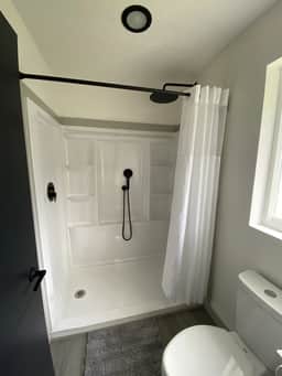 2 Queen Beds Near Silverwood Theme Park | Room 9 - Image 4