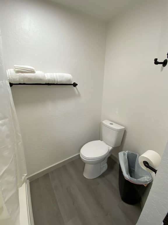 Queen Room Near Silverwood Theme Park | Room 1 - Image 5