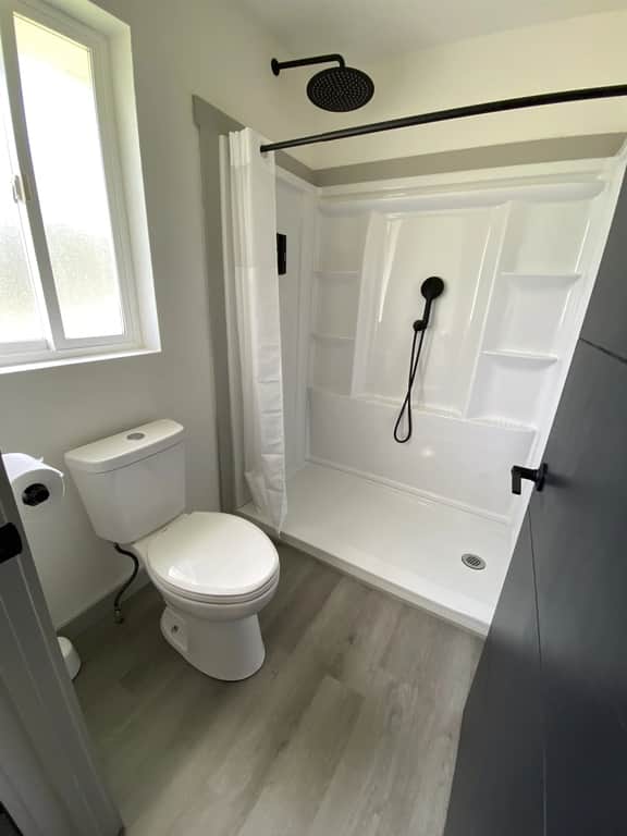 2 Queen Beds Near Silverwood Theme Park | Room 10 - Image 4