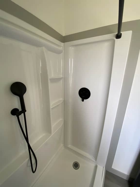 2 Queen Beds Near Silverwood Theme Park | Room 10 - Image 5