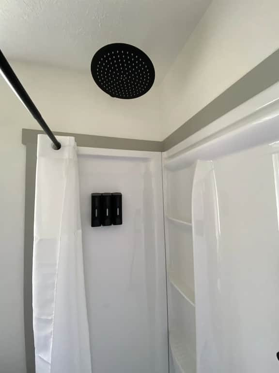 Queen Room Near Silverwood Theme Park | Room 4 - Image 5