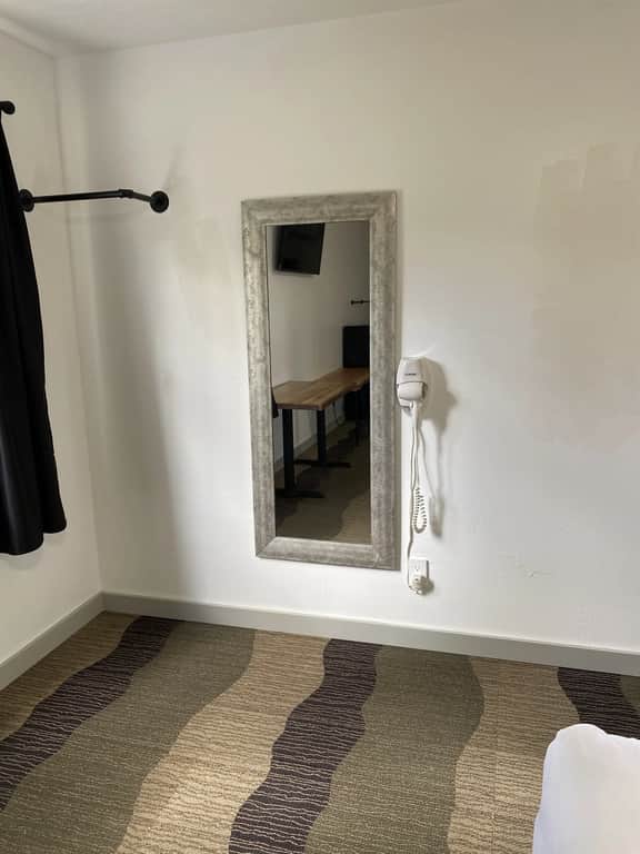 2 Queen Beds Near Silverwood Theme Park | Room 9 - Image 3
