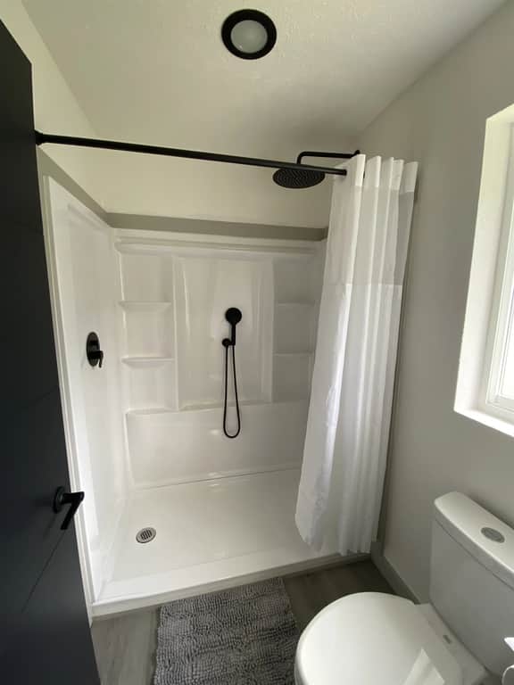 2 Queen Beds Near Silverwood Theme Park | Room 9 - Image 4